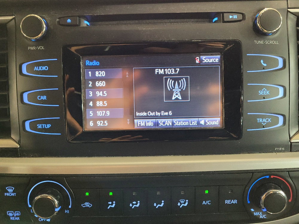 Used 2019 Toyota Highlander LE image 25