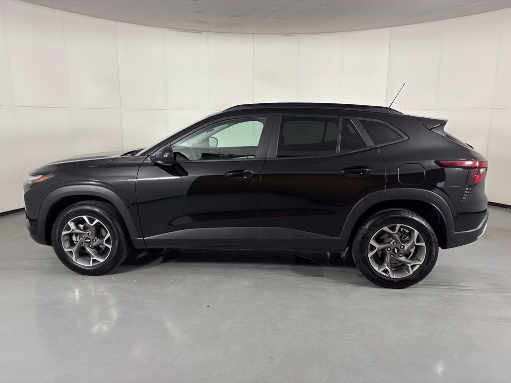 Used 2025 Chevrolet Trax LT FWD image 5