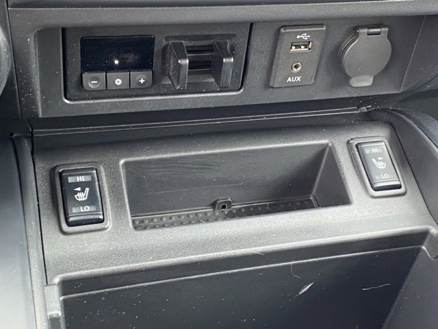 Used 2018 Nissan Titan SV w/ SV Convenience Package image 24