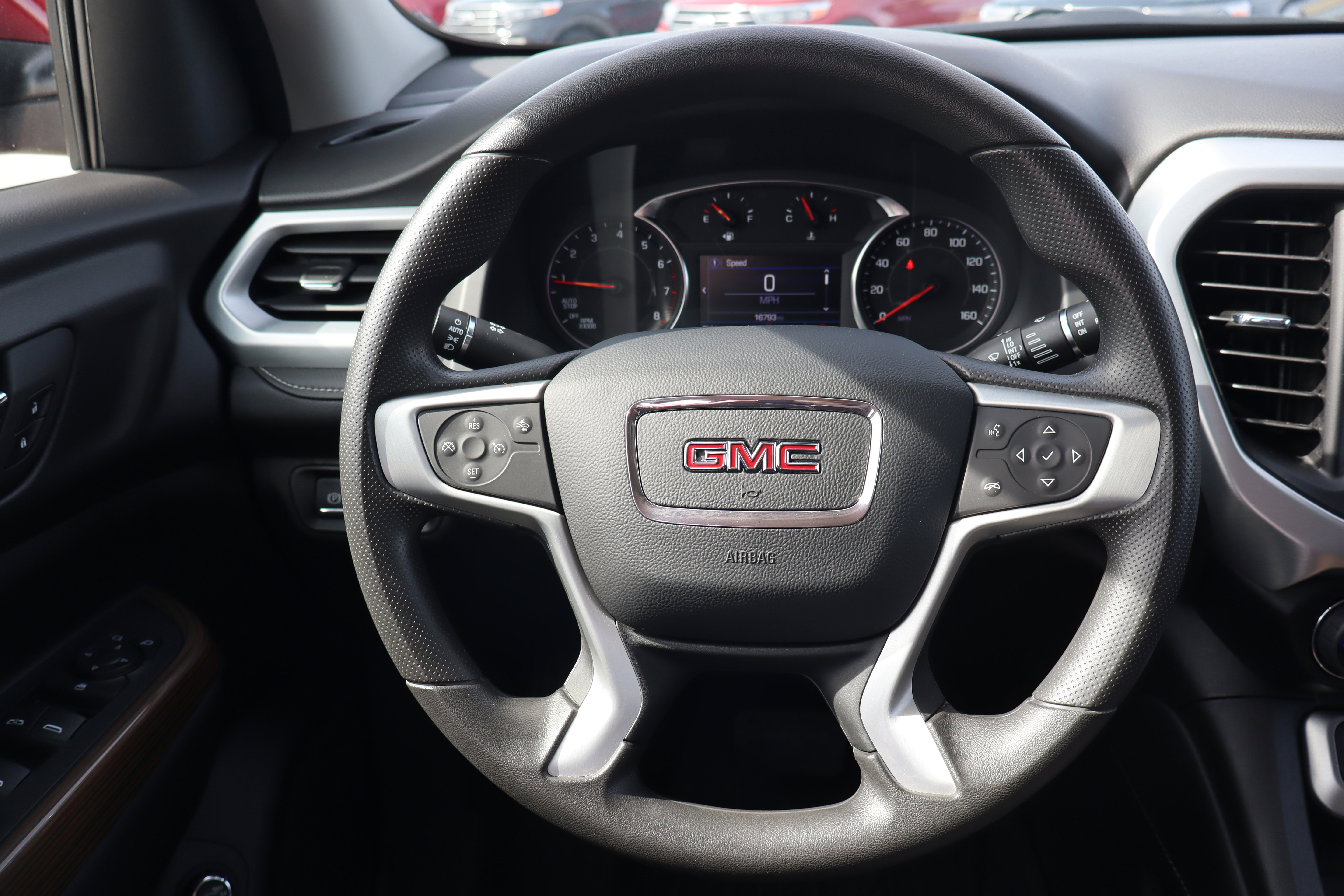 Used 2023 GMC Acadia SLE w/ Driver Convenience Package image 18