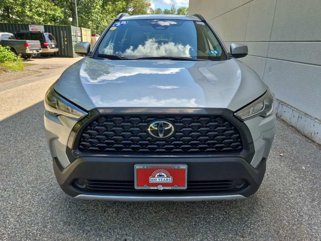 Used 2024 Toyota Corolla Cross LE image 3