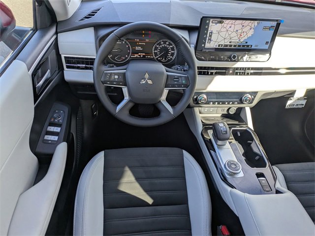 New 2025 Mitsubishi Outlander SE image 29
