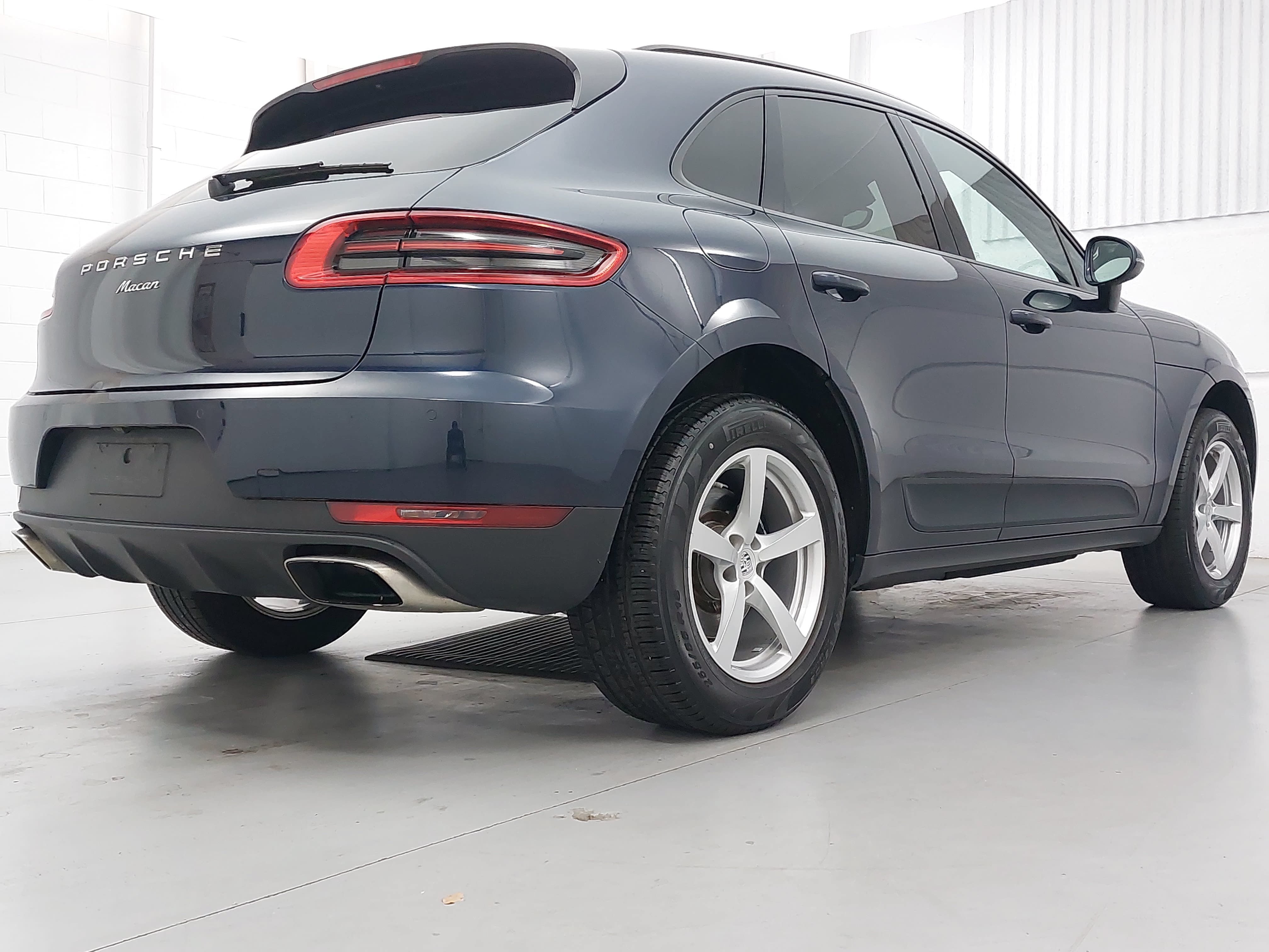 Used 2017 Porsche Macan AWD/4WD image 7