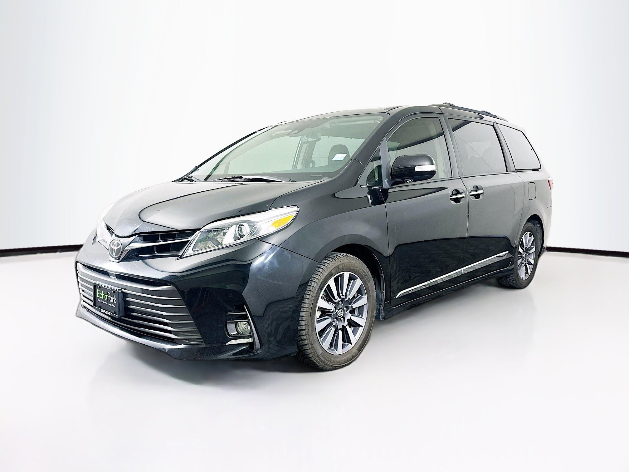 Used 2018 Toyota Sienna Limited image 3
