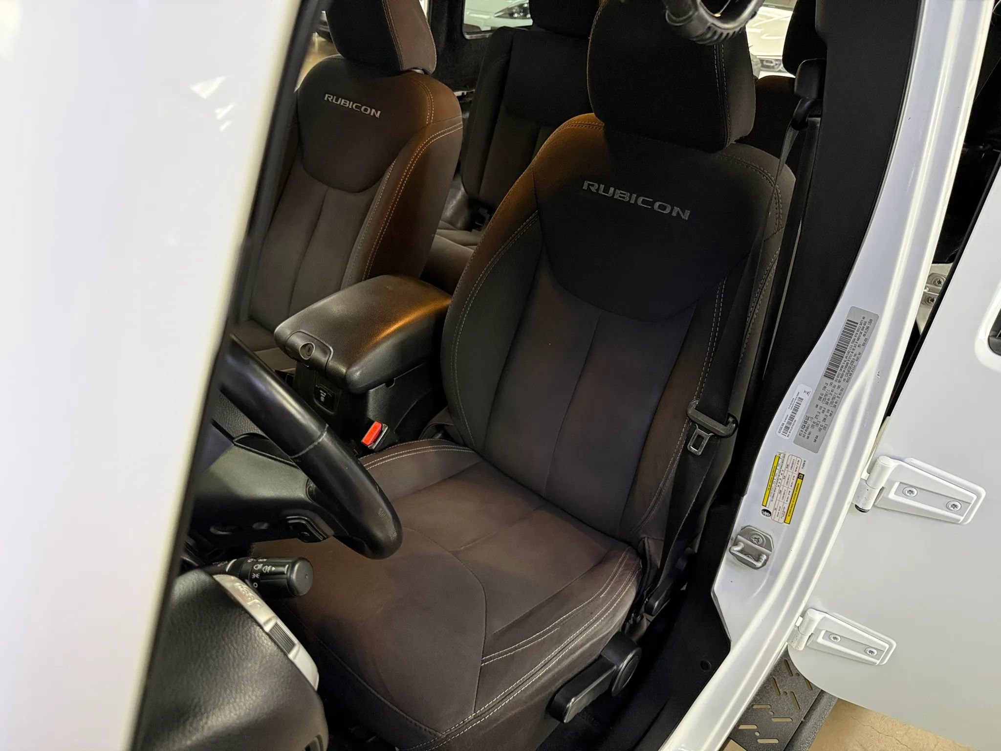 Used 2015 Jeep Wrangler Unlimited Rubicon image 18