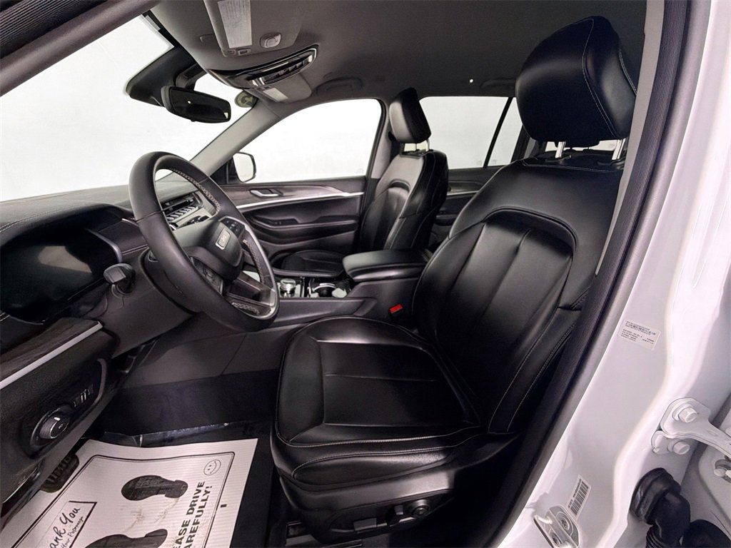 Used 2023 Jeep Grand Cherokee Limited image 19