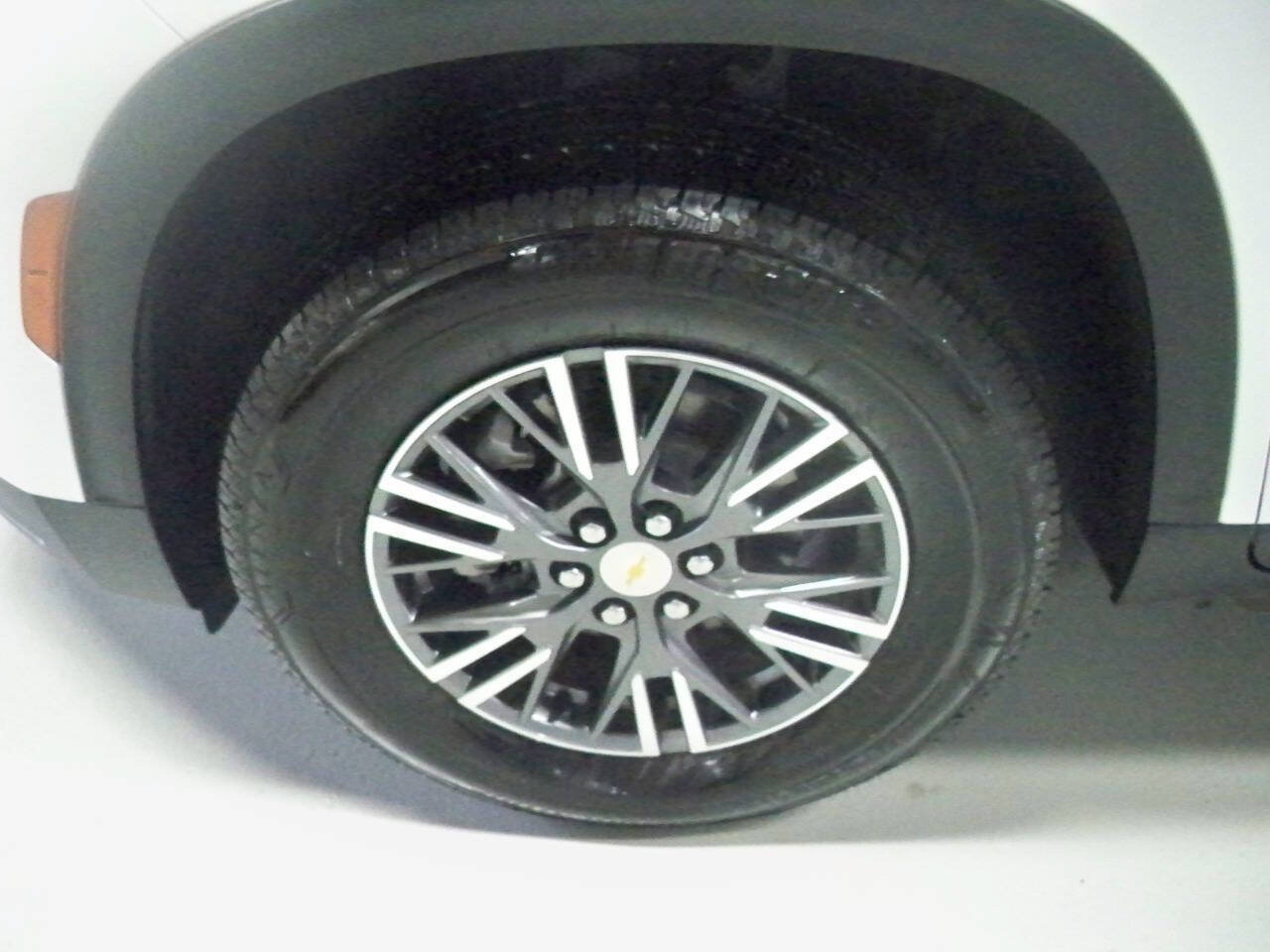 Used 2025 Chevrolet Traverse LT image 9