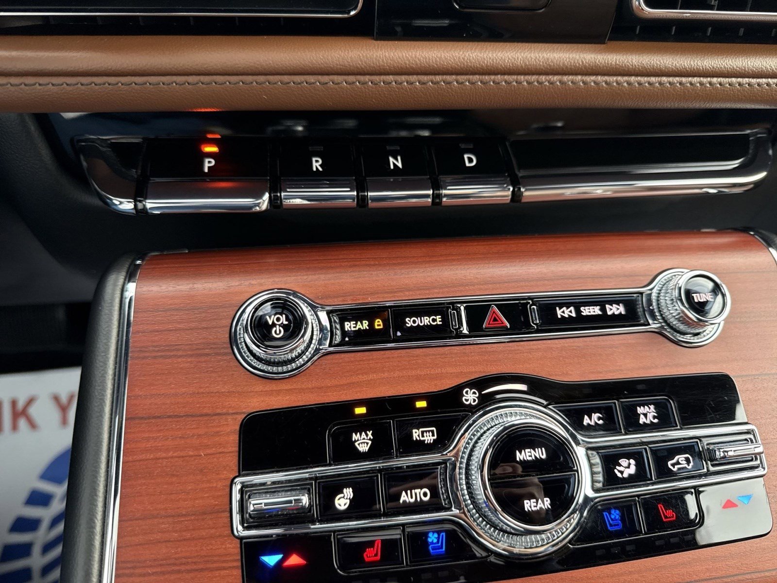 Used 2024 Lincoln Aviator Reserve w/ Equipment Group 201A image 18