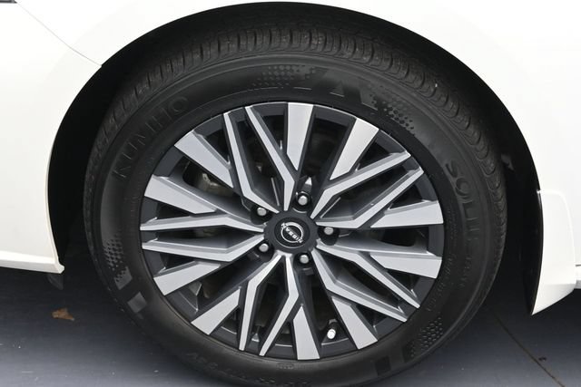 Used 2024 Nissan Altima 2.5 SV AWD/4WD image 7