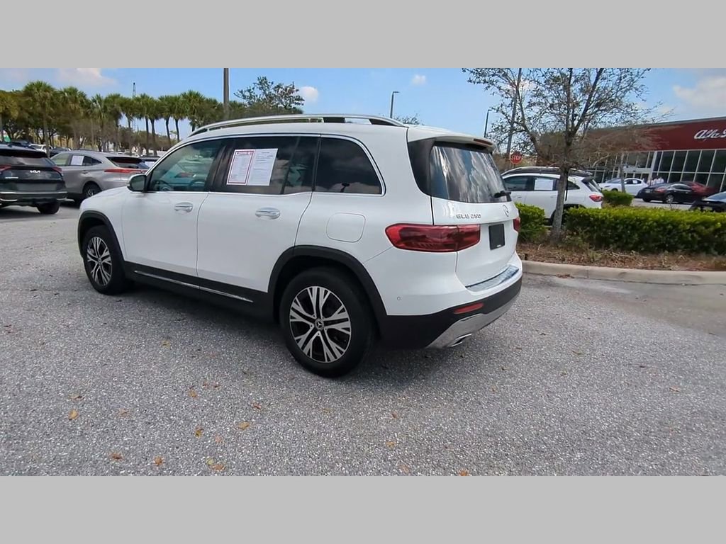 Used 2025 Mercedes-Benz GLB 250 4MATIC image 9