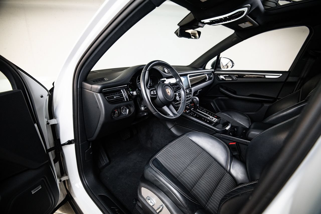 Certified 2024 Porsche Macan Turbo AWD/4WD image 4