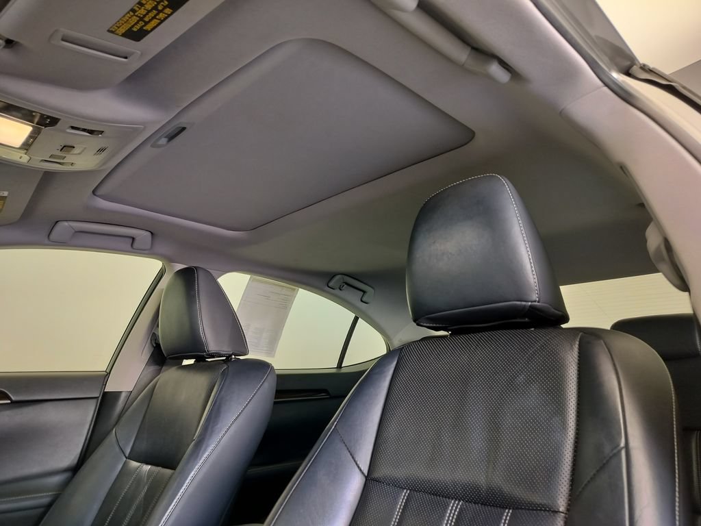 Used 2017 Lexus ES 300h FWD image 10