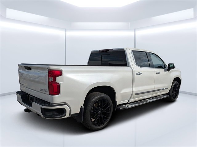 Used 2023 Chevrolet Silverado 1500 High Country w/ Technology Package image 3