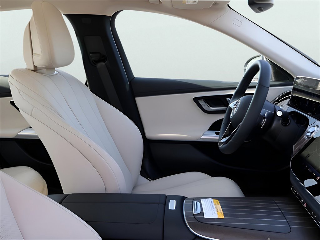 Used 2025 Mercedes-Benz E 350 4MATIC Sedan image 10
