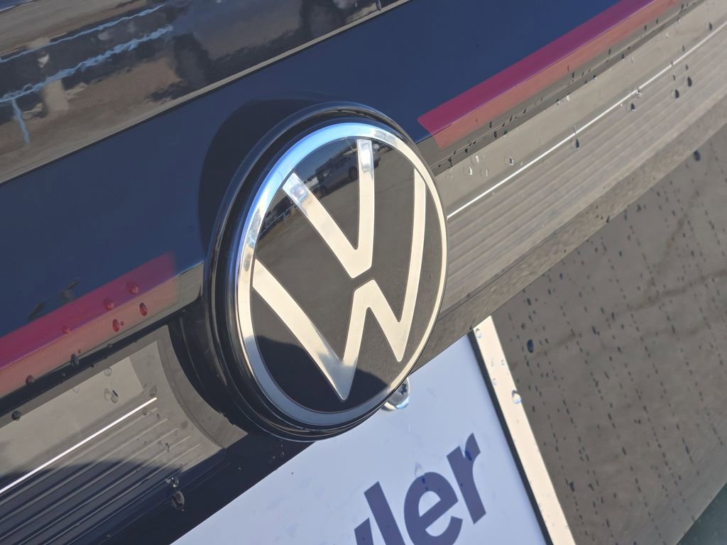 New 2026 Volkswagen Taos SE image 7