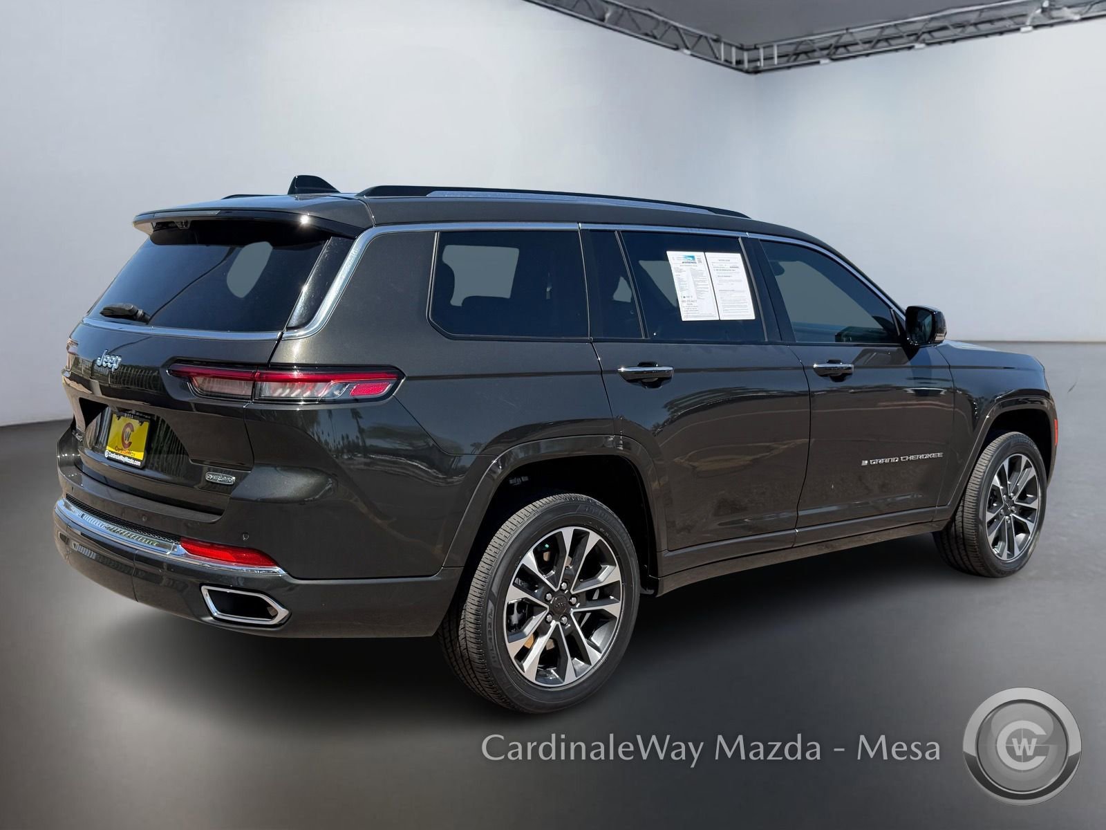 Used 2023 Jeep Grand Cherokee L Overland w/ Luxury Tech Group IV image 4