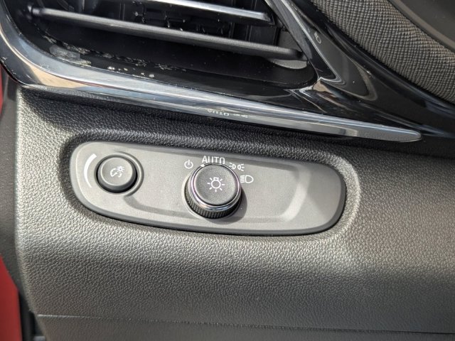 Used 2024 Buick Envista Sport Touring w/ Convenience I Package FWD image 12