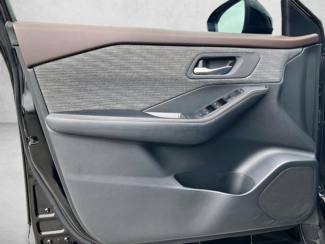 Used 2023 Nissan Rogue SV image 17