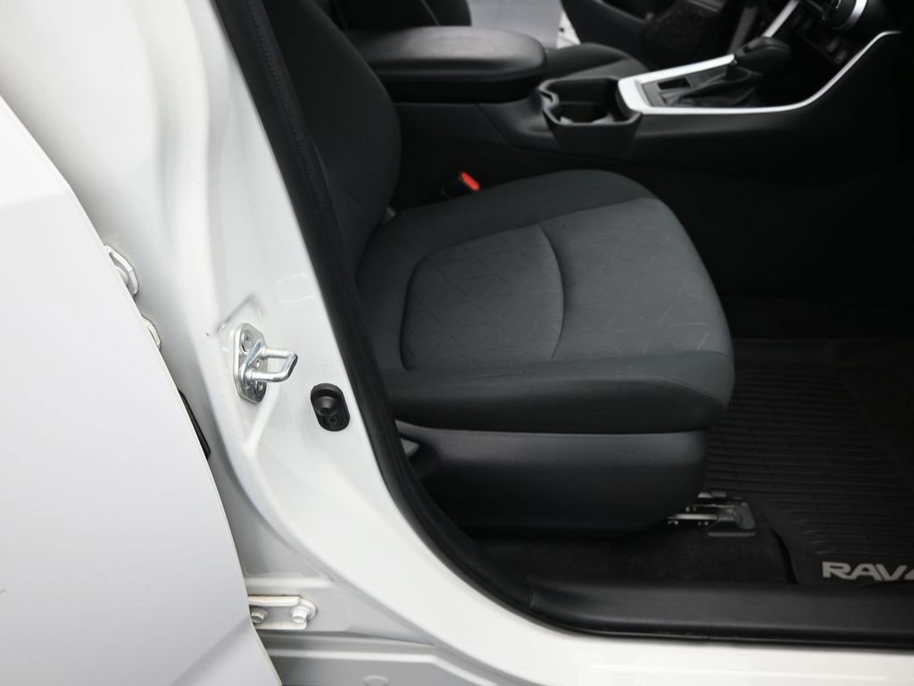 Used 2021 Toyota RAV4 XLE image 32