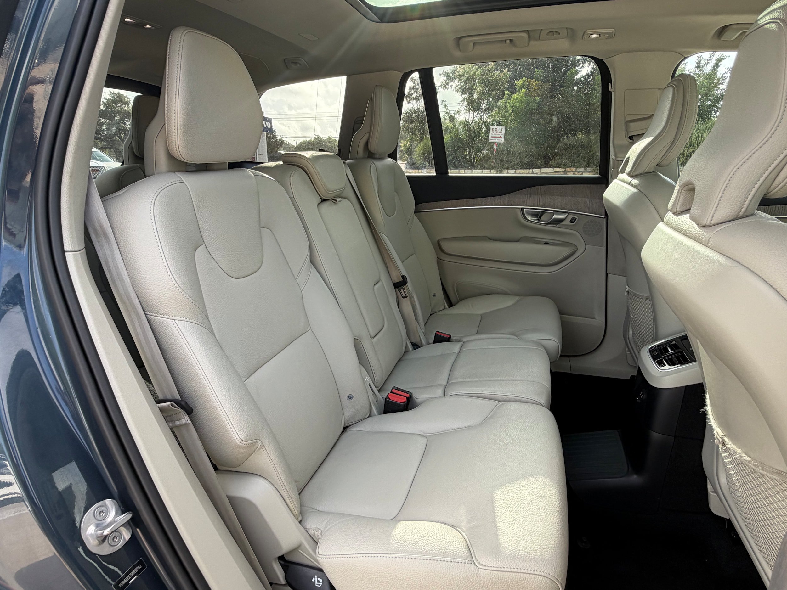 Certified 2024 Volvo XC90 T8 Plus AWD/4WD image 12