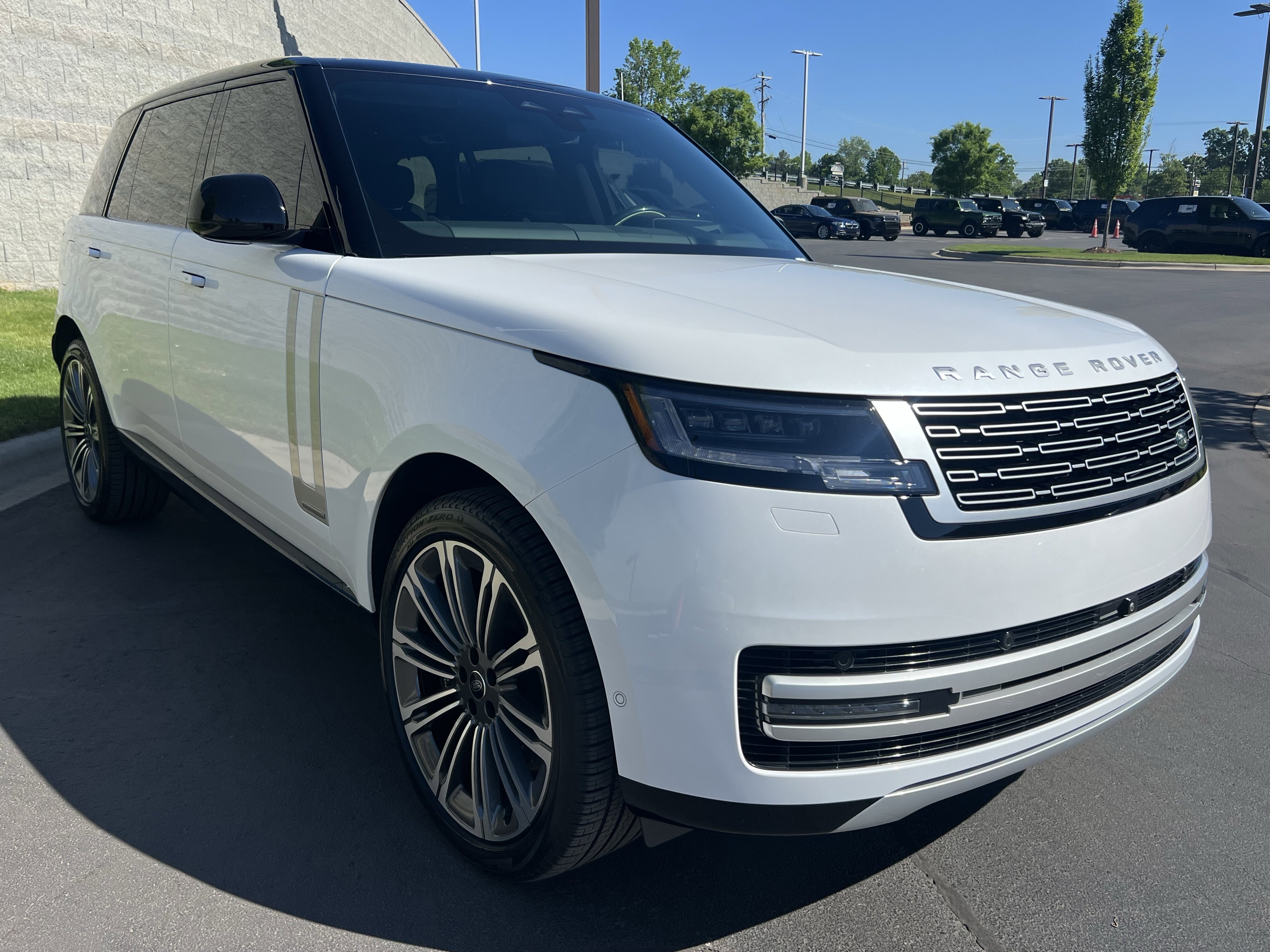 Certified 2024 Land Rover Range Rover Long Wheelbase Autobiography AWD/4WD image 9