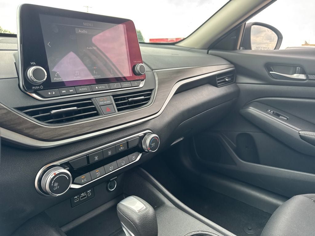 Used 2025 Nissan Altima 2.5 SV FWD image 21