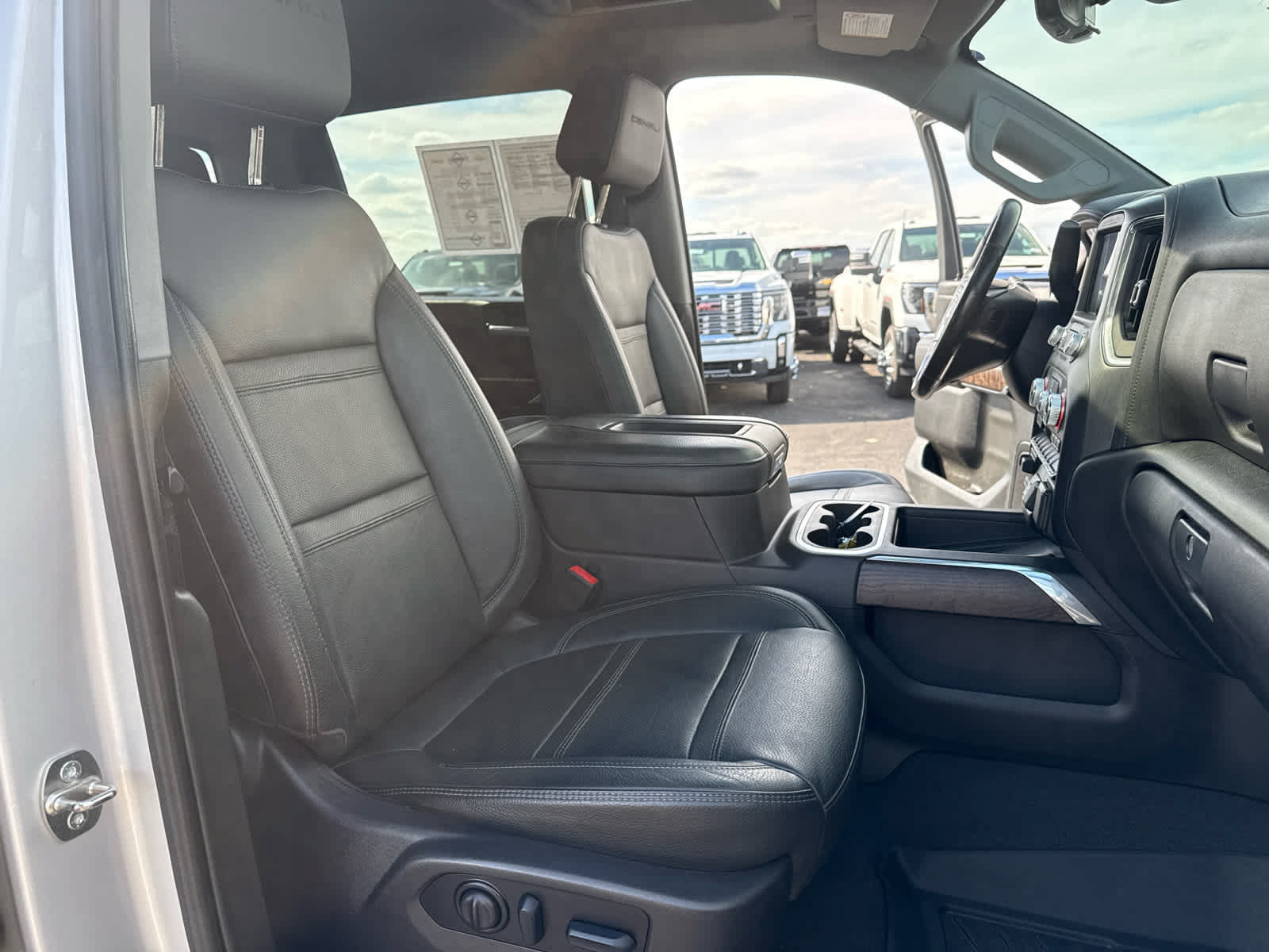 Certified 2022 GMC Sierra 3500 Denali w/ Technology Package AWD/4WD image 27