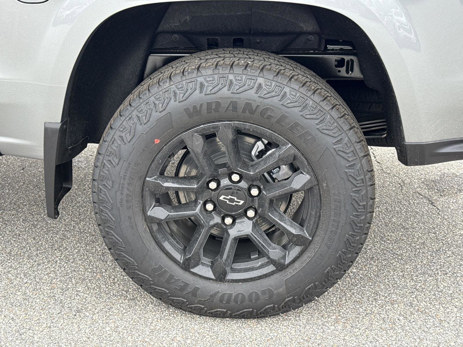 New 2025 Chevrolet Colorado Z71 w/ Midnight Edition image 8