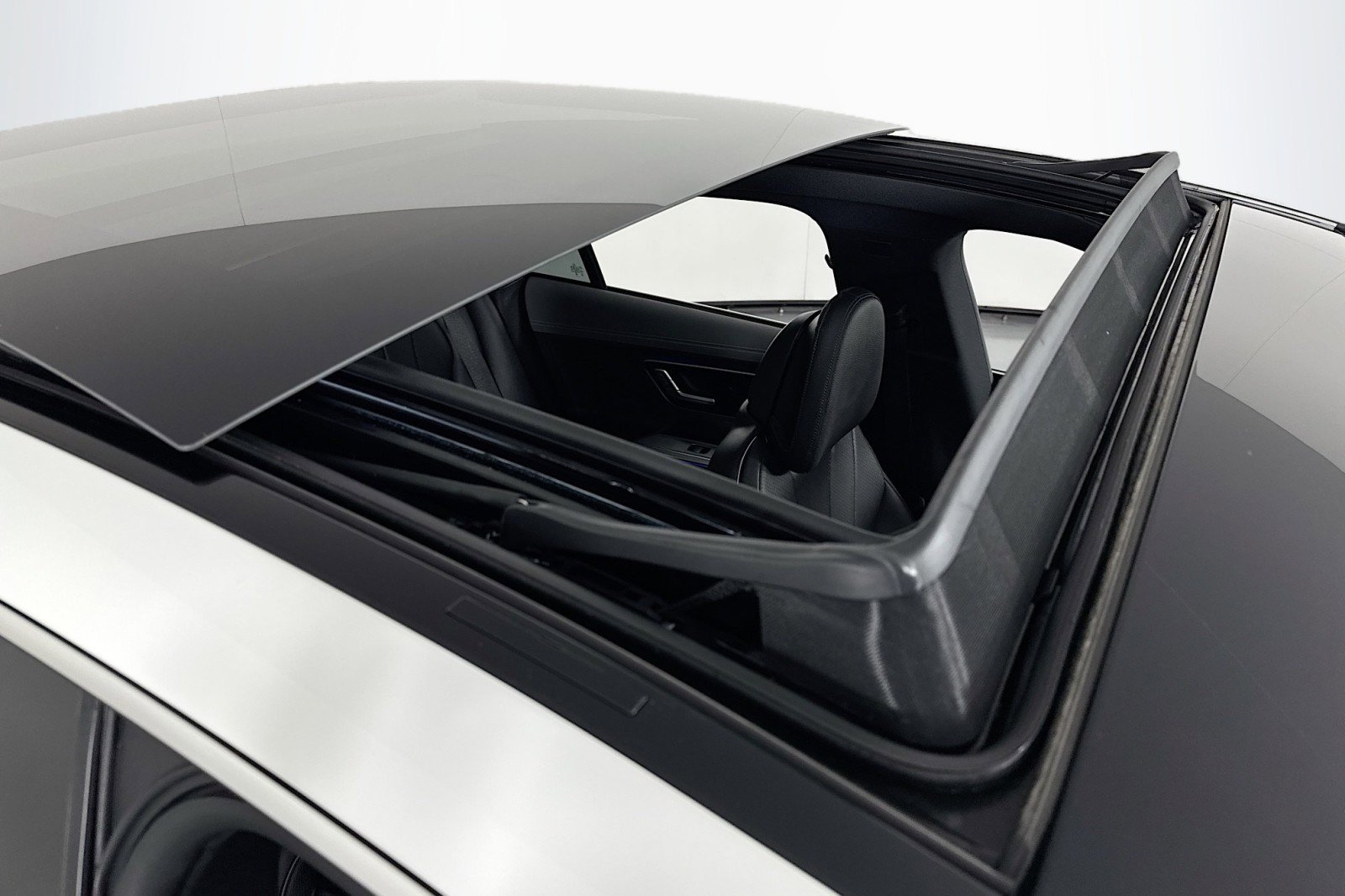 Certified 2023 Mercedes-Benz EQE 350+ 4MATIC Sedan w/ Exclusive Trim Package image 22