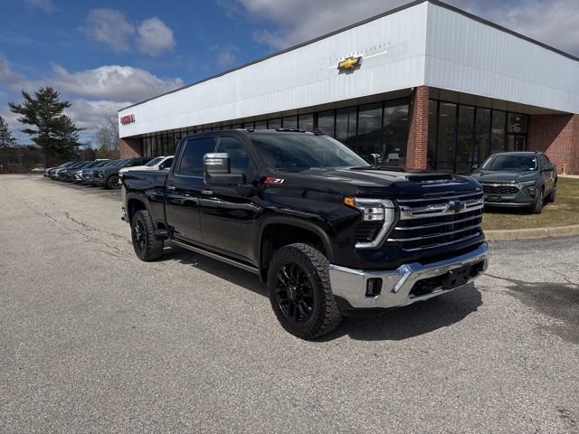 Used 2025 Chevrolet Silverado 2500 LTZ w/ LTZ Premium Package image 2