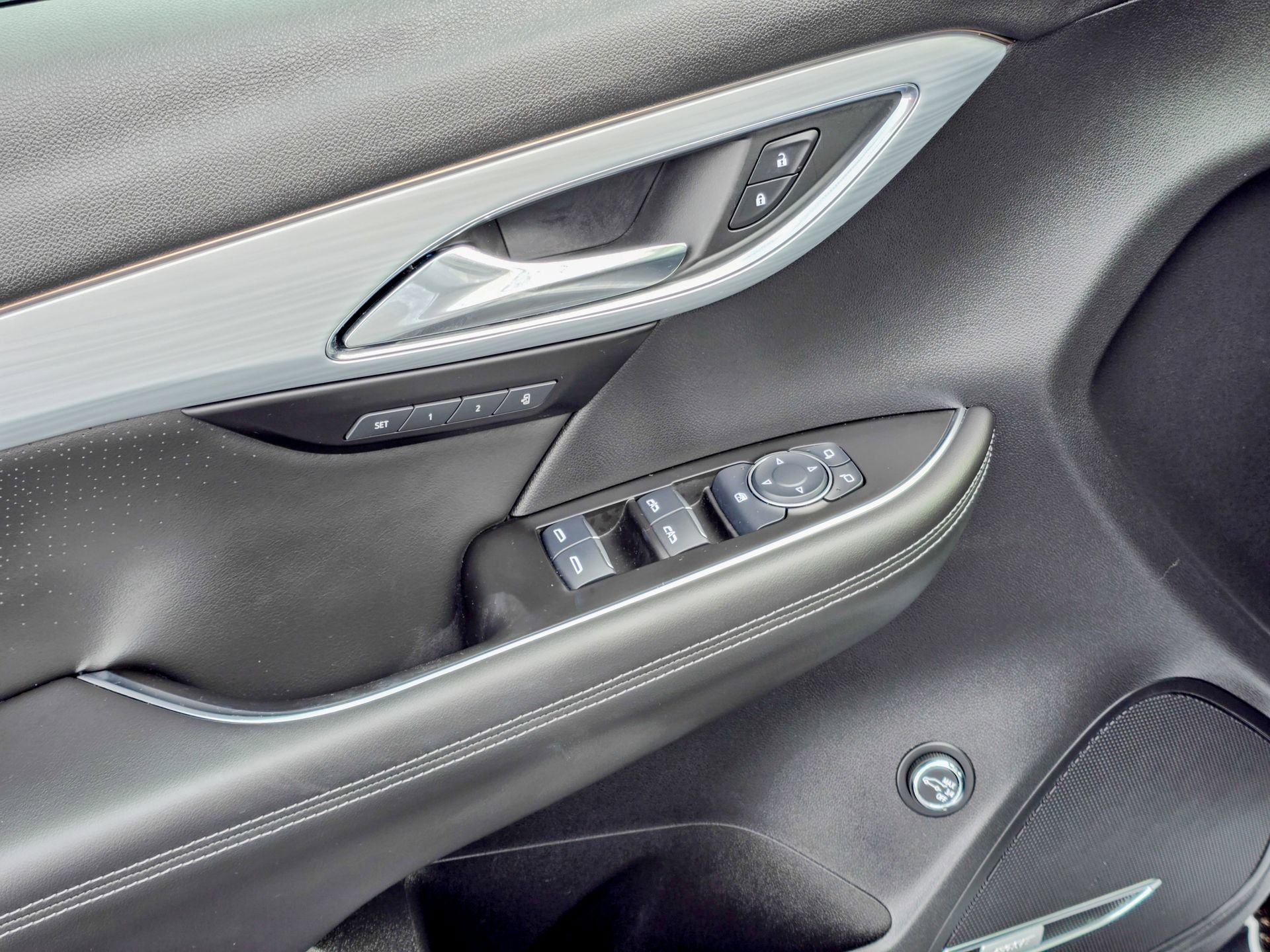 Used 2024 Buick Envision Avenir image 34