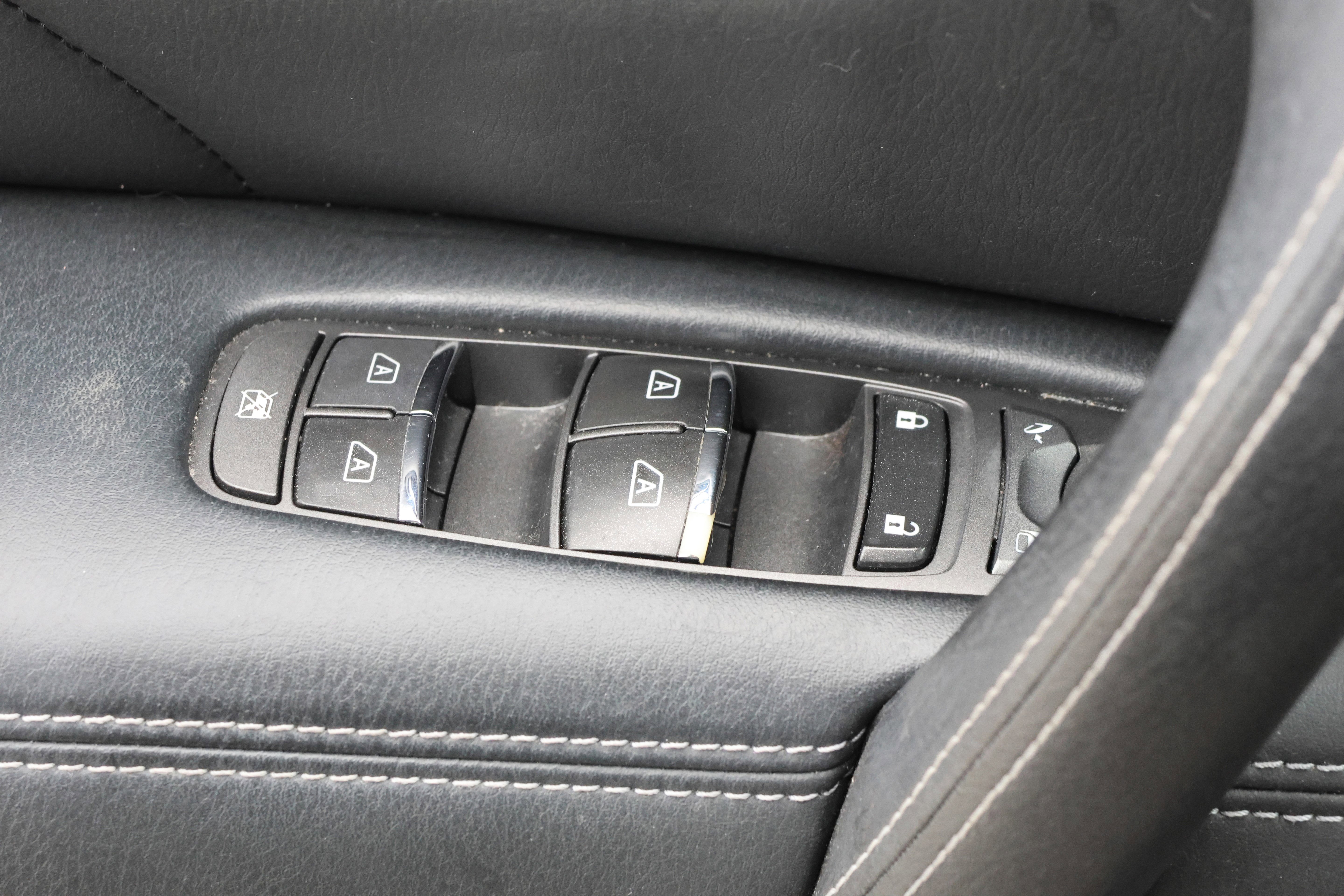 Used 2017 INFINITI QX80 2WD w/ Deluxe Technology Package image 14