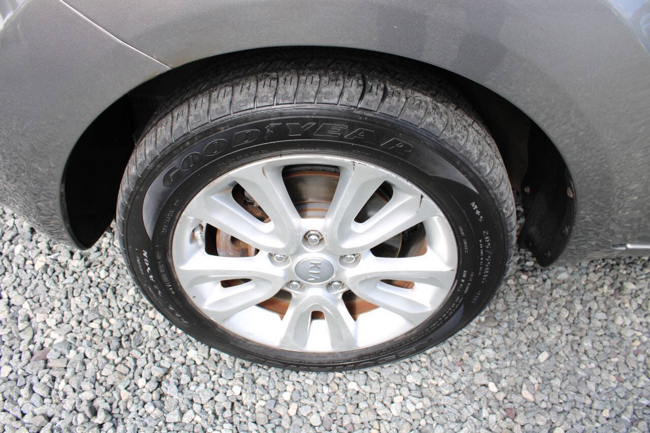 Used 2013 Kia Soul + FWD image 23