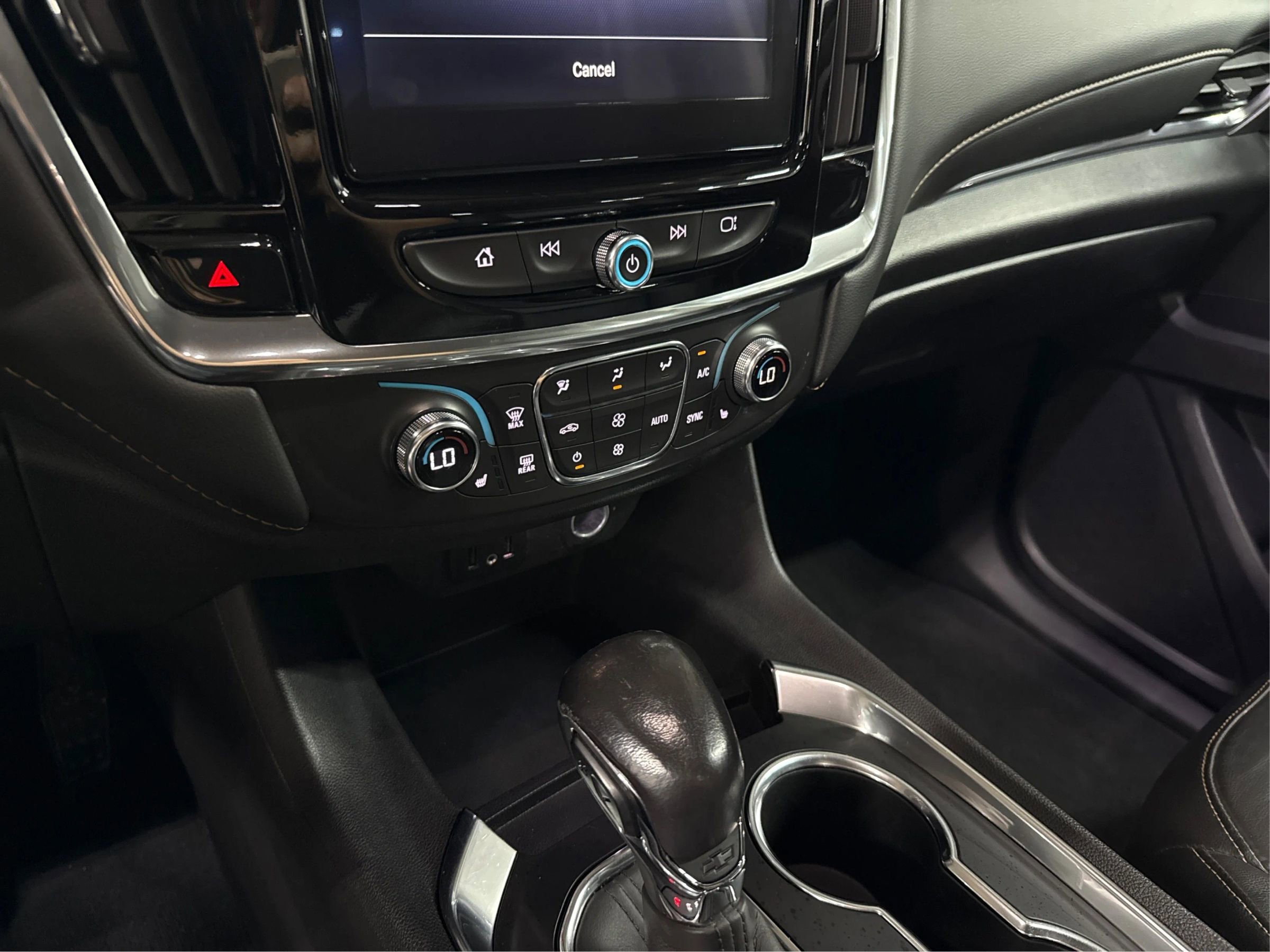 Used 2021 Chevrolet Traverse LT image 23