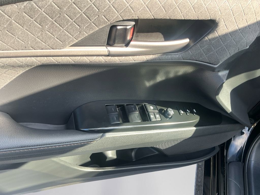 Used 2025 Toyota Camry XLE image 20