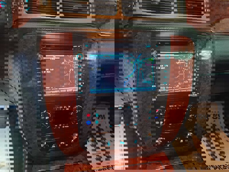 Used 2013 Chevrolet Suburban LTZ image 33