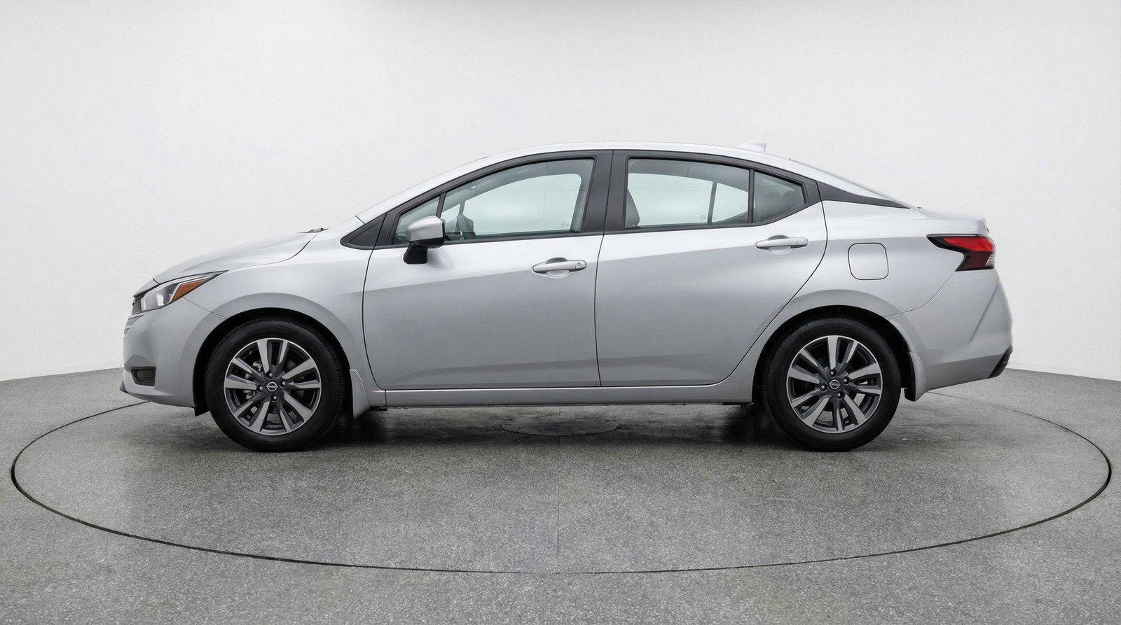 Used 2025 Nissan Versa SV FWD image 3