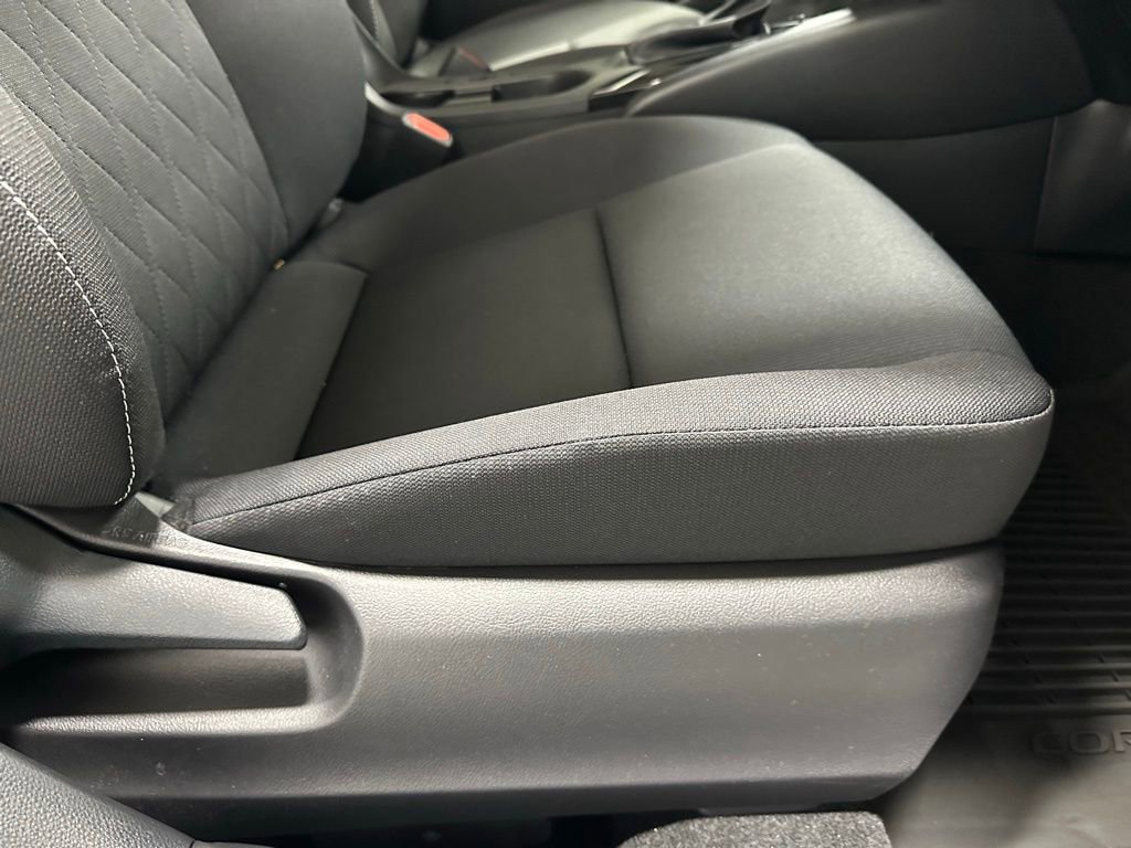 Used 2025 Toyota Corolla LE image 55