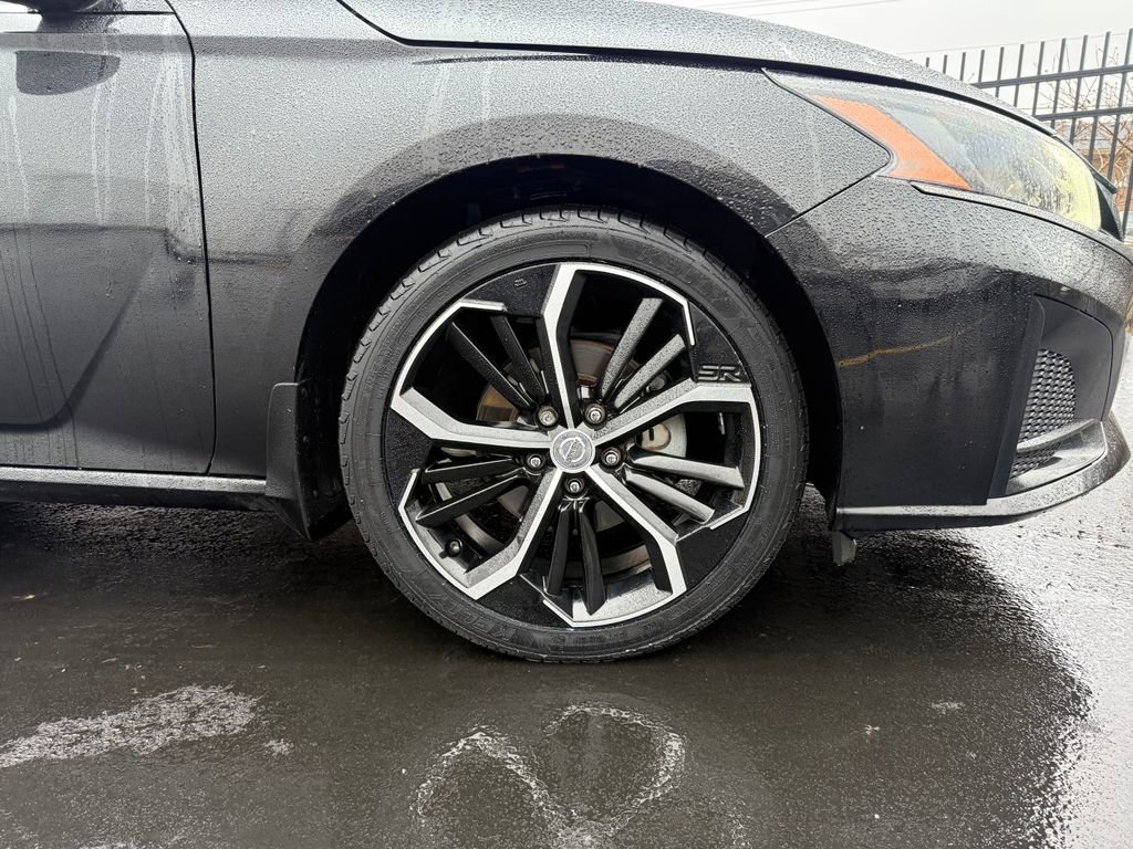 Used 2023 Nissan Altima 2.5 SR w/ SR Premium Package image 10