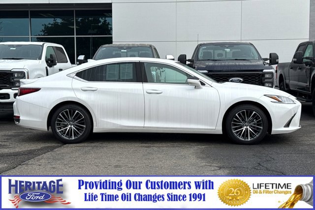 Used 2025 Lexus ES 300h w/ Premium Package image 3
