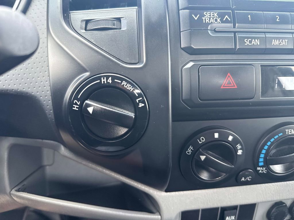 Used 2012 Toyota Tacoma 4x4 Regular Cab image 21