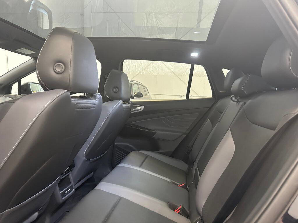 Used 2023 Volkswagen ID.4 Pro S image 10