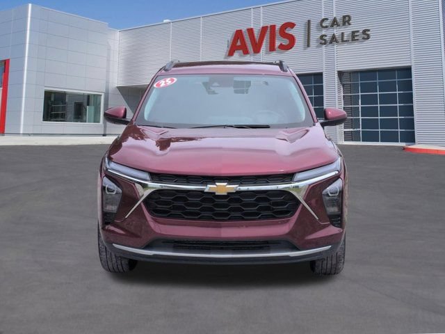 Used 2025 Chevrolet Trax LT w/ LT Convenience Package FWD image 2