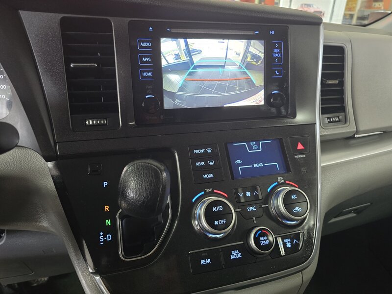 Used 2015 Toyota Sienna LE FWD image 26