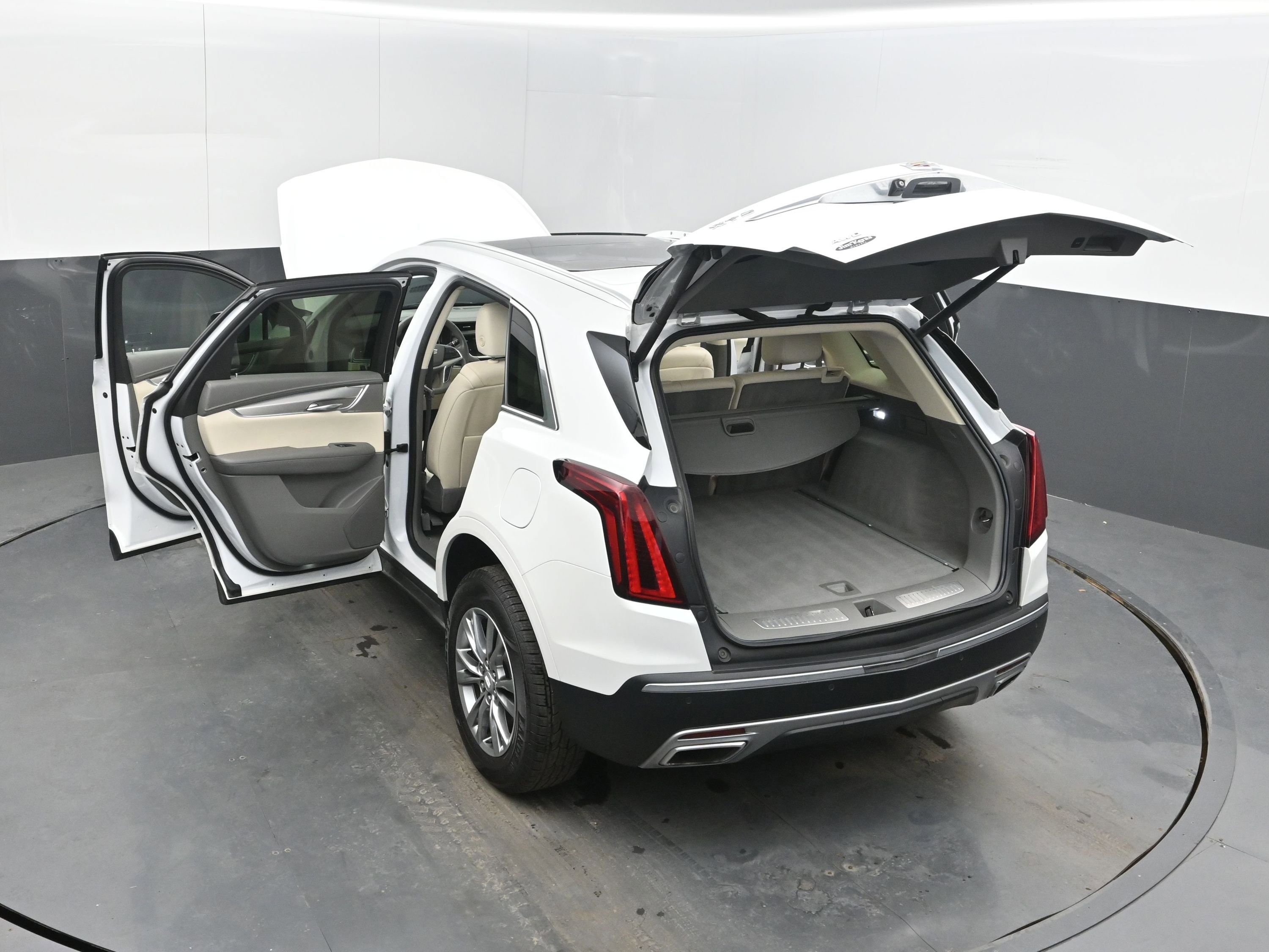 Used 2023 Cadillac XT5 Premium Luxury image 44