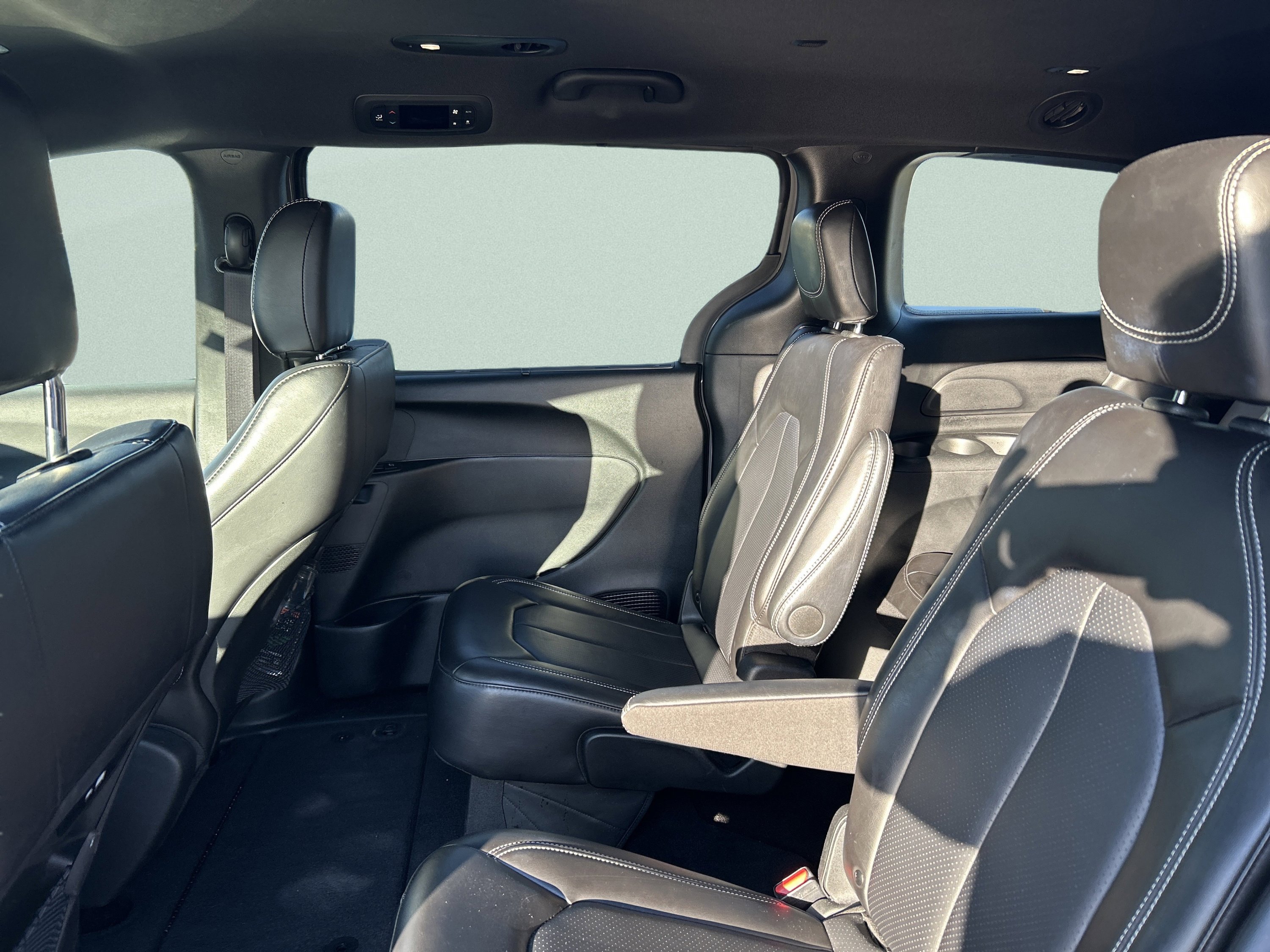 Used 2025 Chrysler Pacifica Select image 14