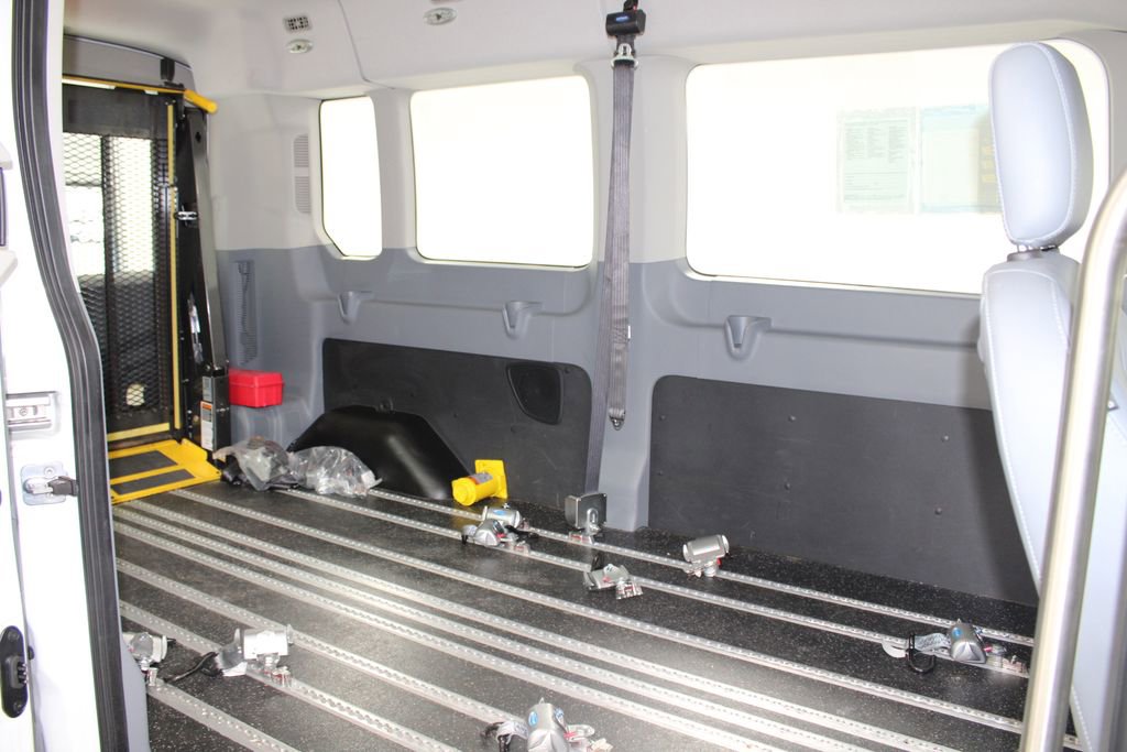 Used 2018 Ford Transit 350 XL image 29