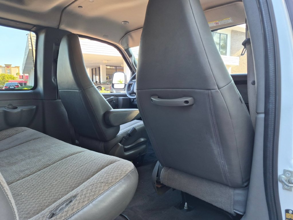Used 2025 GMC Savana 3500 LT w/ LT Preferred Equipment Group RWD image 23