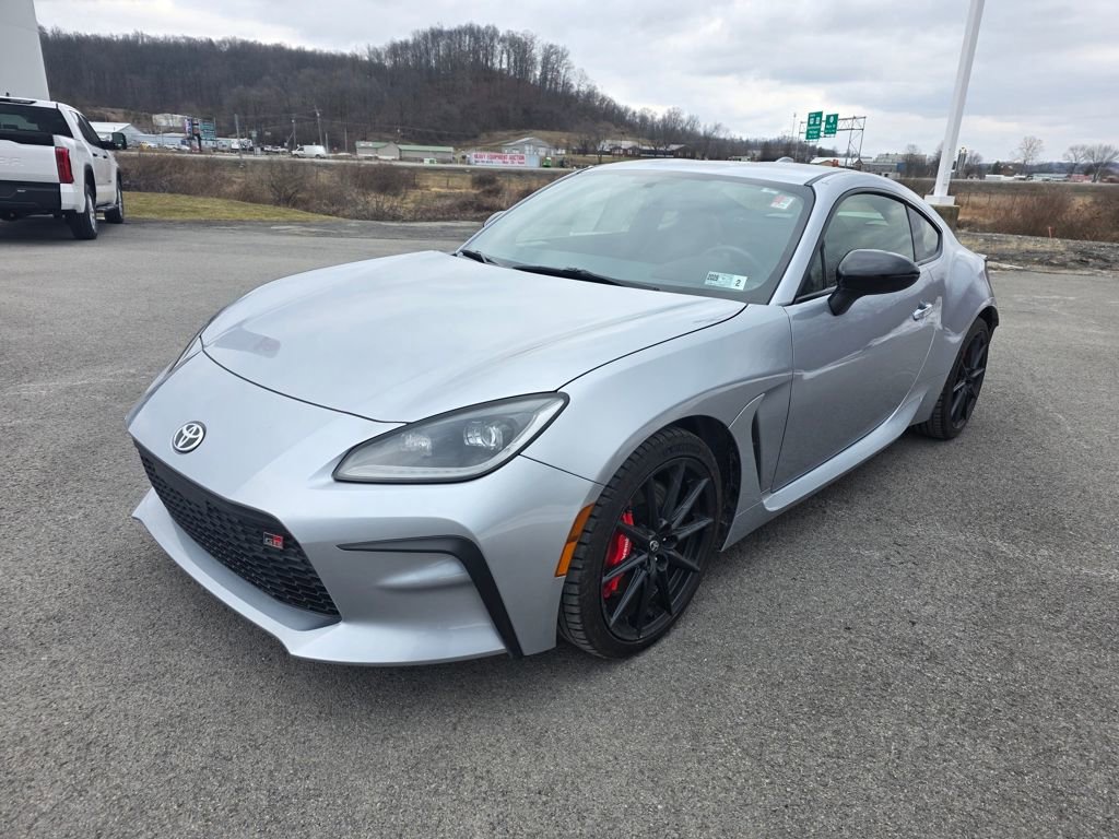 Used 2025 Toyota GR86 Premium w/ Performance Package image 3