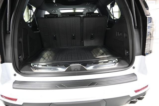 New 2026 Chevrolet Suburban High Country AWD/4WD image 32